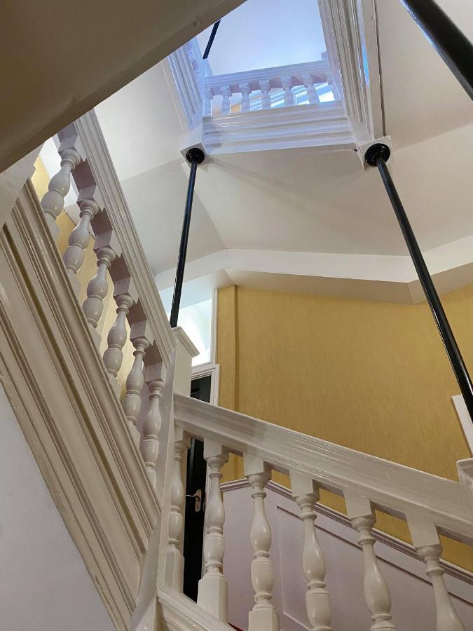 Letting Serviced Apartments - Guards View, Windsor Exterior photo