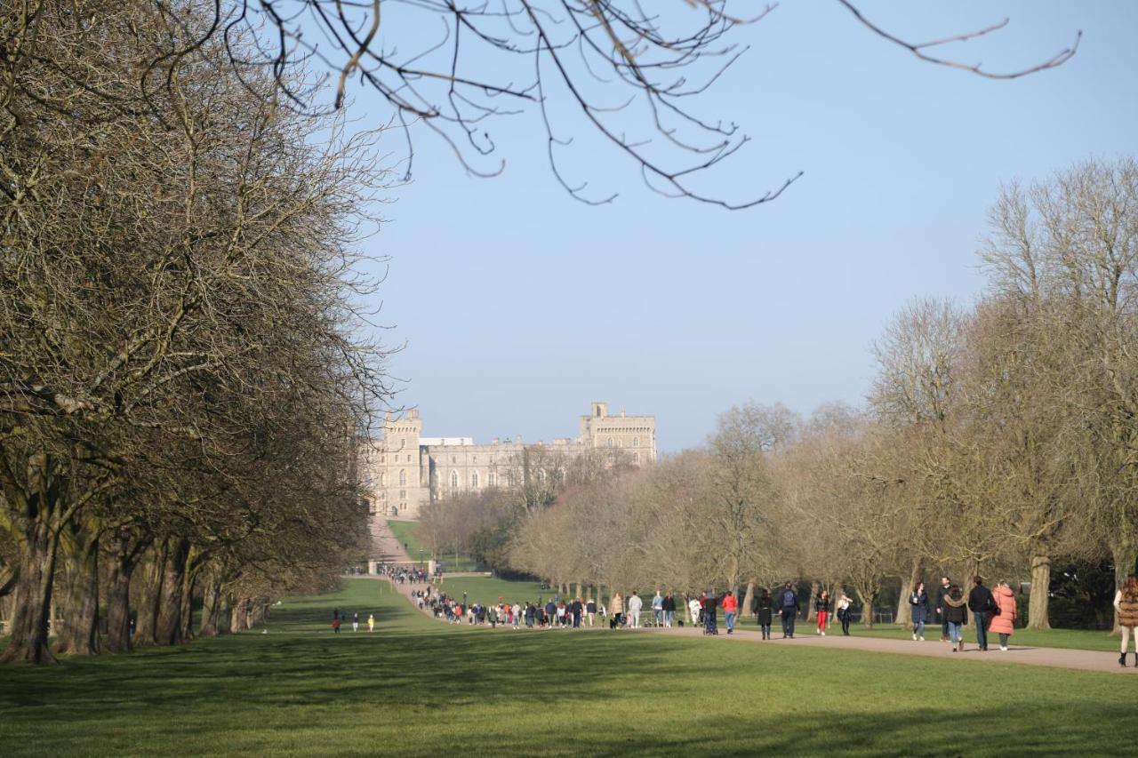 Letting Serviced Apartments - Guards View, Windsor Exterior photo