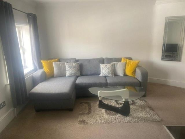 Letting Serviced Apartments - Guards View, Windsor Exterior photo